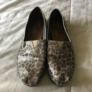 TOMS Size 7